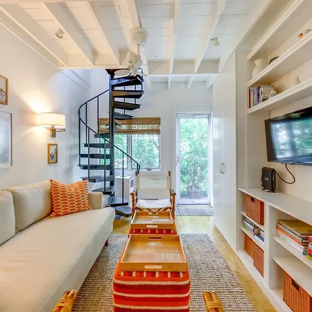 Stylish Lofted Condo, 1 Block To Commercial St!